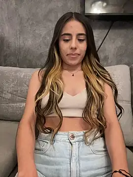 Snapshot of AbyThompson chatting on 03/04/25, 02:38 AbyThompson online show from 03/04/25, 02:38