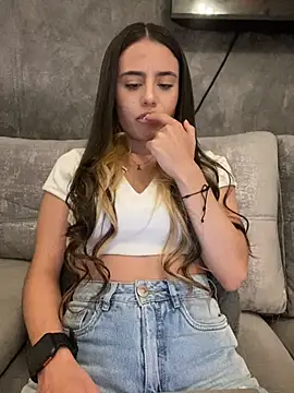 Snapshot of AbyThompson chatting on 03/05/25, 01:21 AbyThompson online show from 03/05/25, 01:21