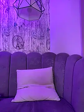 Snapshot of AbyThompson chatting on 10/24/25, 01:29 AbyThompson online show from 10/24/25, 01:29