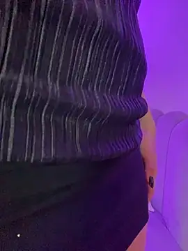 Snapshot of AbyThompson chatting on 10/29/25, 01:13 AbyThompson online show from 10/29/25, 01:13