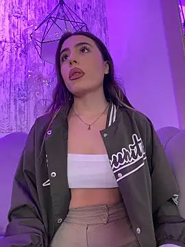 Snapshot of AbyThompson chatting on 11/17/25, 02:23 AbyThompson online show from 11/17/25, 02:23