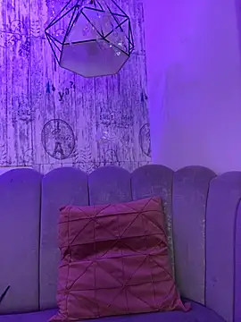 Snapshot of AbyThompson chatting on 12/01/25, 11:37 AbyThompson online show from 12/01/25, 11:37