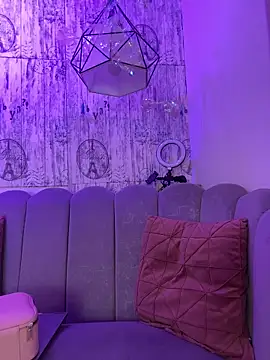 Snapshot of AbyThompson chatting on 12/17/25, 07:31 AbyThompson online show from 12/17/25, 07:31