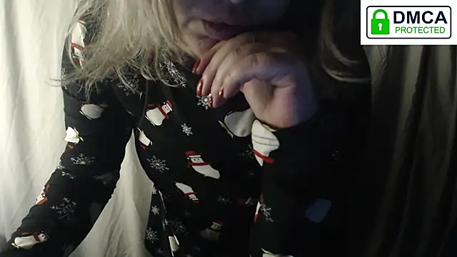 Snapshot of 1BECHA1 chatting on 03/10/25, 01:45 1BECHA1 online show from 03/10/25, 01:45