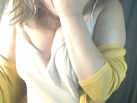 Snapshot of 1BECHA1 chatting on 09/15/25, 06:02 1BECHA1 online show from 09/15/25, 06:02