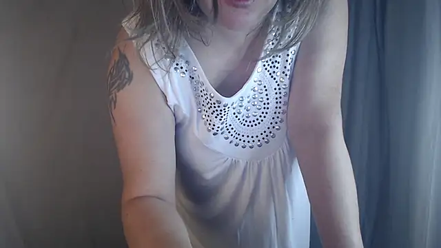 Snapshot of 1BECHA1 chatting on 10/01/25, 12:49 1BECHA1 online show from 10/01/25, 12:49