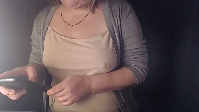 Snapshot of 1BECHA1 chatting on 11/29/25, 05:49 1BECHA1 online show from 11/29/25, 05:49