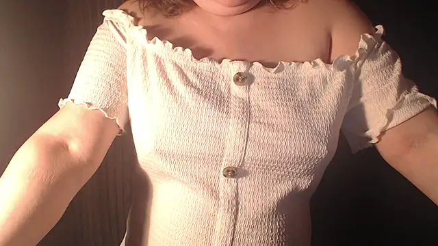 Snapshot of 1BECHA1 chatting on 12/18/25, 04:07 1BECHA1 online show from 12/18/25, 04:07