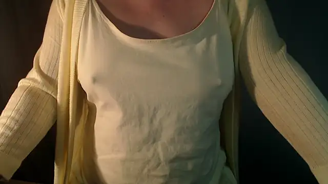 Snapshot of 1BECHA1 chatting on 01/18/26, 02:04 1BECHA1 online show from 01/18/26, 02:04