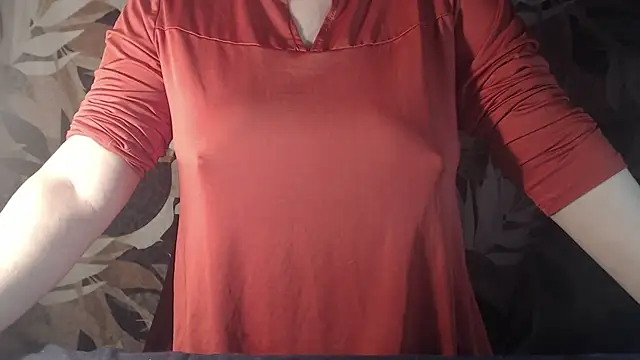 Snapshot of 1BECHA1 chatting on 02/05/26, 03:55 1BECHA1 online show from 02/05/26, 03:55