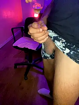 Snapshot of IMD01 chatting on 09/28/25, 04:07 IMD01 online show from 09/28/25, 04:07