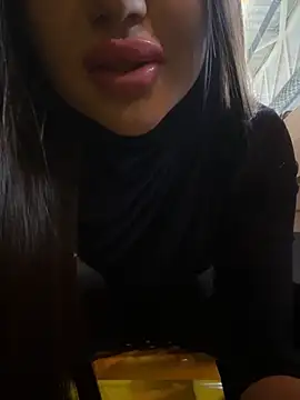 Snapshot of beautydiamond chatting on 02/12/25, 08:27 beautydiamond online show from 02/12/25, 08:27