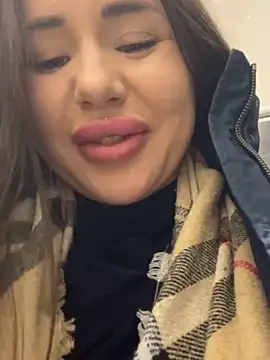 Snapshot of beautydiamond chatting on 02/12/25, 11:29 beautydiamond online show from 02/12/25, 11:29