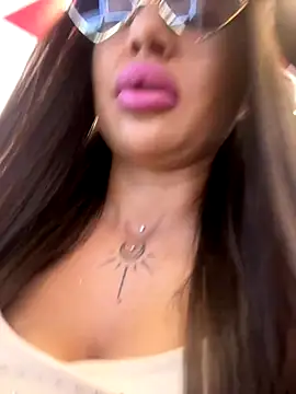 Snapshot of beautydiamond chatting on 09/16/25, 10:05 beautydiamond online show from 09/16/25, 10:05