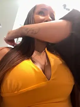 Snapshot of beautydiamond chatting on 09/19/25, 10:05 beautydiamond online show from 09/19/25, 10:05