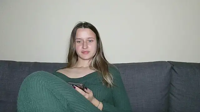 Snapshot of Submissive_love chatting on 03/22/25, 08:26 Submissive love online show from 03/22/25, 08:26