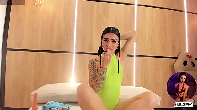 charlotte colee online show from 11/07/25, 11:54