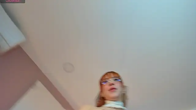 Snapshot of sweeet_peach chatting on 01/27/25, 12:01 sweeet peach online show from 01/27/25, 12:01