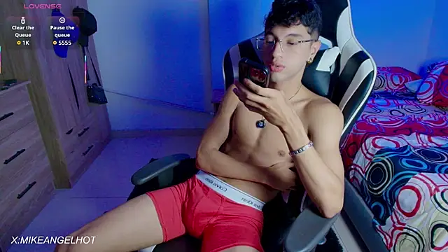 Angelligth online show from 04/24/26, 04:04