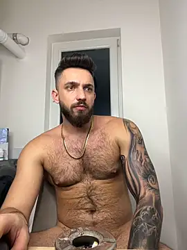 Snapshot of LoveIsBlind_ chatting on 12/27/24, 01:11 LoveIsBlind  online show from 12/27/24, 01:11