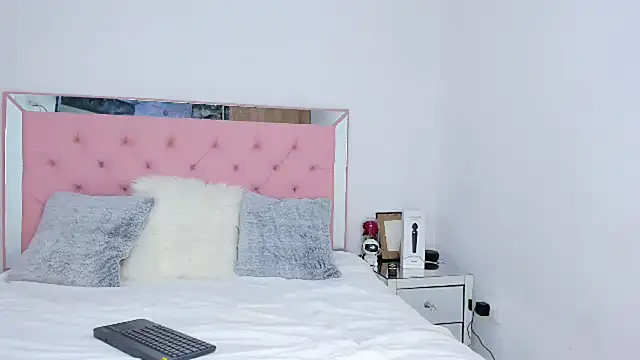 Snapshot of _violetadulce chatting on 02/22/25, 01:44 violetadulce online show from 02/22/25, 01:44