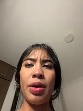 lina pink online show from 12/01/25, 06:07