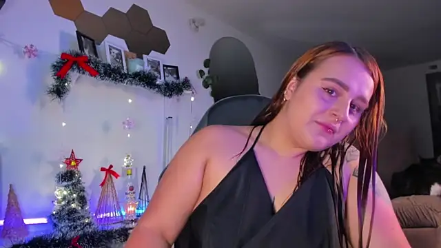 Snapshot of evy_orange1 chatting on 01/12/26, 02:28 evy orange1 online show from 01/12/26, 02:28