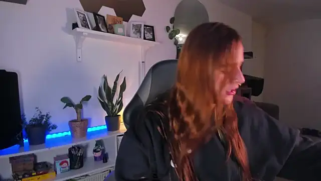 Snapshot of evy_orange1 chatting on 02/03/26, 06:11 evy orange1 online show from 02/03/26, 06:11