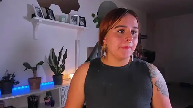 Snapshot of evy_orange1 chatting on 02/05/26, 12:26 evy orange1 online show from 02/05/26, 12:26