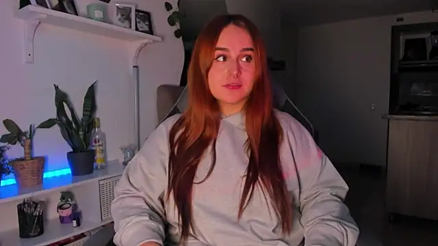 Snapshot of evy_orange1 chatting on 02/12/26, 11:11 evy orange1 online show from 02/12/26, 11:11