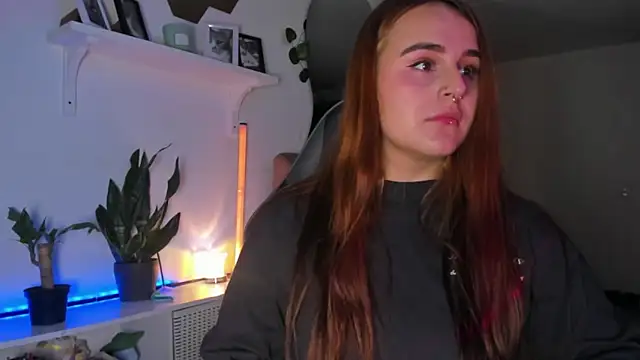 Snapshot of evy_orange1 chatting on 02/19/26, 03:35 evy orange1 online show from 02/19/26, 03:35