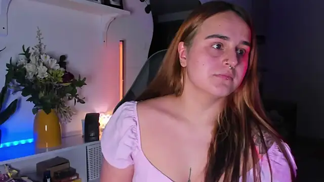 Snapshot of evy_orange1 chatting on 02/27/26, 03:06 evy orange1 online show from 02/27/26, 03:06