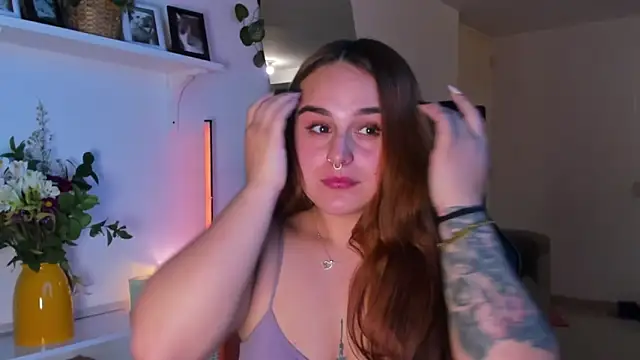 Snapshot of evy_orange1 chatting on 03/01/26, 01:07 evy orange1 online show from 03/01/26, 01:07