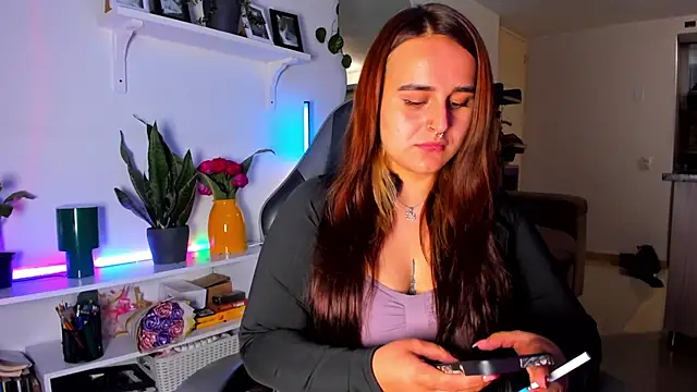 evy orange1 online show from 04/01/26, 11:24