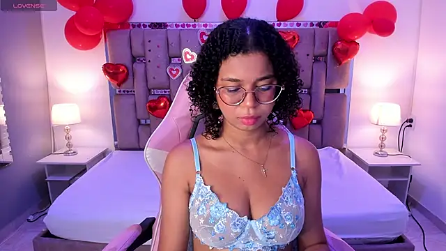 Snapshot of MilaHall_ chatting on 02/14/25, 03:43 MilaHall online show from 02/14/25, 03:43