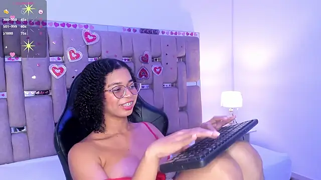 Snapshot of MilaHall_ chatting on 03/11/25, 03:59 MilaHall online show from 03/11/25, 03:59