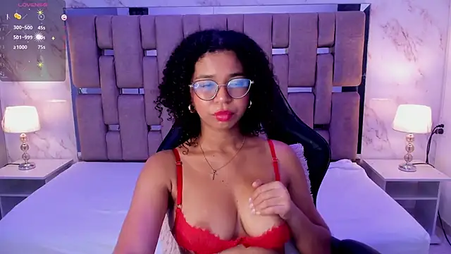 Snapshot of MilaHall_ chatting on 03/15/25, 04:13 MilaHall online show from 03/15/25, 04:13