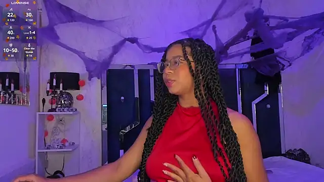 Snapshot of MilaHall_ chatting on 10/22/25, 04:24 MilaHall online show from 10/22/25, 04:24