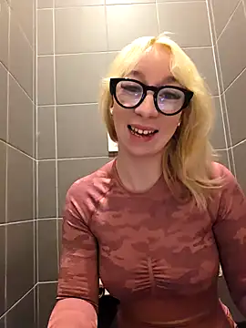 Snapshot of Giuliana_baby chatting on 02/13/25, 10:23 Giuliana baby online show from 02/13/25, 10:23