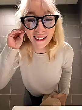 Snapshot of Giuliana_baby chatting on 02/14/25, 10:28 Giuliana baby online show from 02/14/25, 10:28