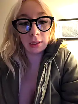 Snapshot of Giuliana_baby chatting on 02/17/25, 07:04 Giuliana baby online show from 02/17/25, 07:04