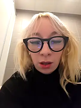 Snapshot of Giuliana_baby chatting on 02/19/25, 11:49 Giuliana baby online show from 02/19/25, 11:49