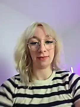 Snapshot of Giuliana_baby chatting on 02/19/25, 11:04 Giuliana baby online show from 02/19/25, 11:04