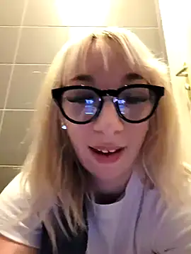 Snapshot of Giuliana_baby chatting on 03/07/25, 09:18 Giuliana baby online show from 03/07/25, 09:18