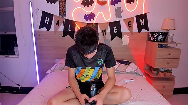 justinbiler online show from 10/28/25, 01:47