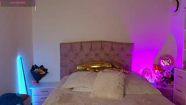 miaa saenz1 online show from 10/25/25, 05:04