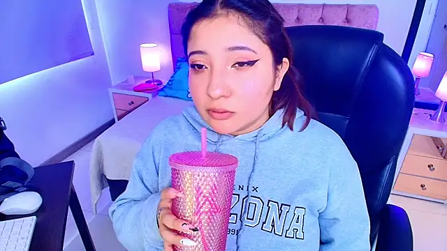 Emma monserrat online show from 11/13/25, 07:35