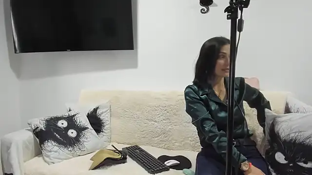 Snapshot of Emma_Jnes chatting on 03/05/25, 09:26 Emma Jnes online show from 03/05/25, 09:26