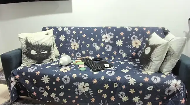 Snapshot of Emma_Jnes chatting on 03/12/25, 10:28 Emma Jnes online show from 03/12/25, 10:28