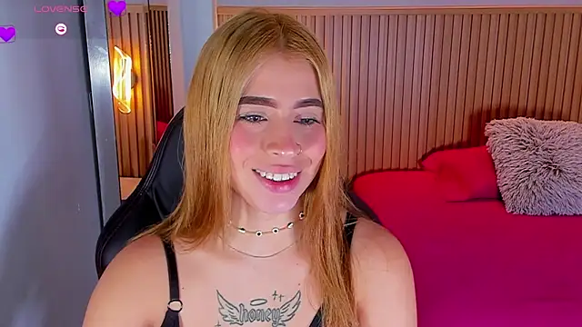 LUCYAMARS1 online show from 10/23/25, 12:15